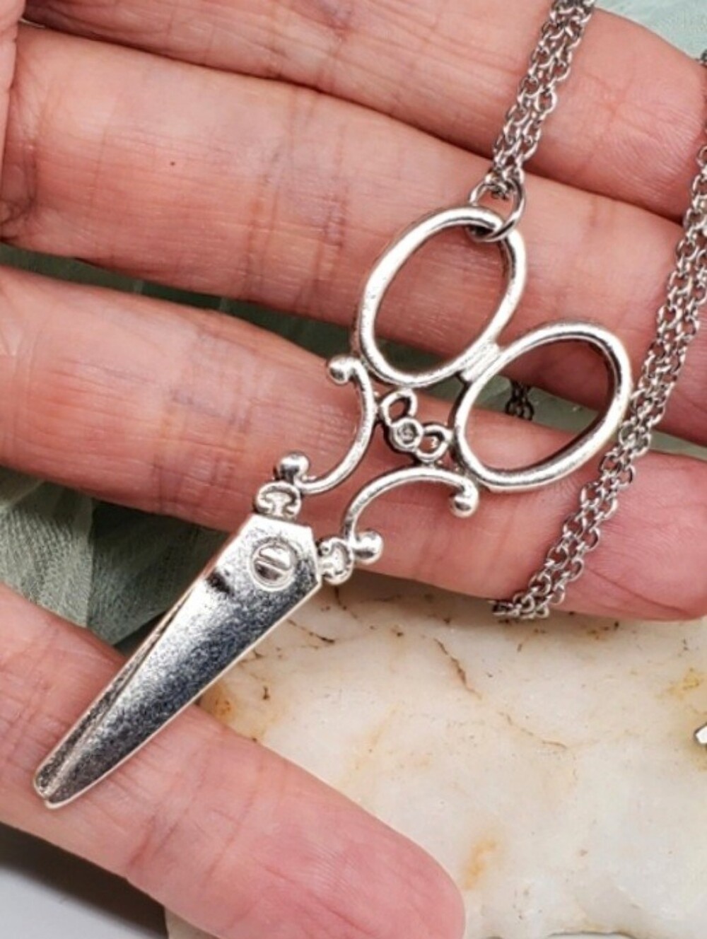 ❤️ Gift for Hairdresser Scissors Pendant Hypoallergic Chain Necklace - Picture 2 of 8
